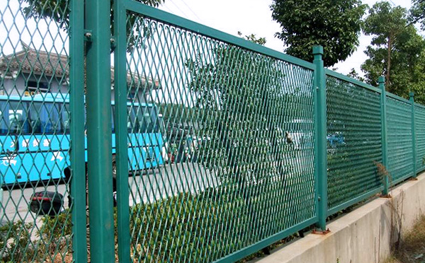 鋼板網(wǎng)護(hù)欄網(wǎng) 鋼板網(wǎng)護(hù)欄網(wǎng)